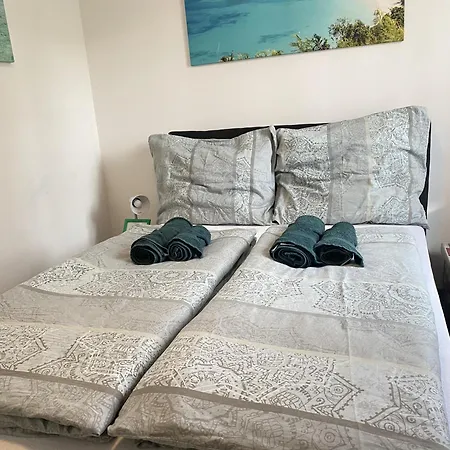 Beautiful Cozy Near The Forests Apartment *
